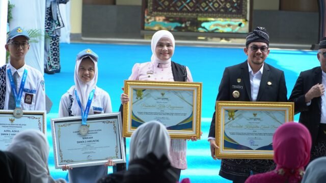 Wakil Wali Kota Banjarmasin Hj Ananda mewakili Pemkot Banjarmasin dalam Puncak Hari Jadi ke-76 Provinsi Kalimantan Selatan. Foto Dok Istimewa