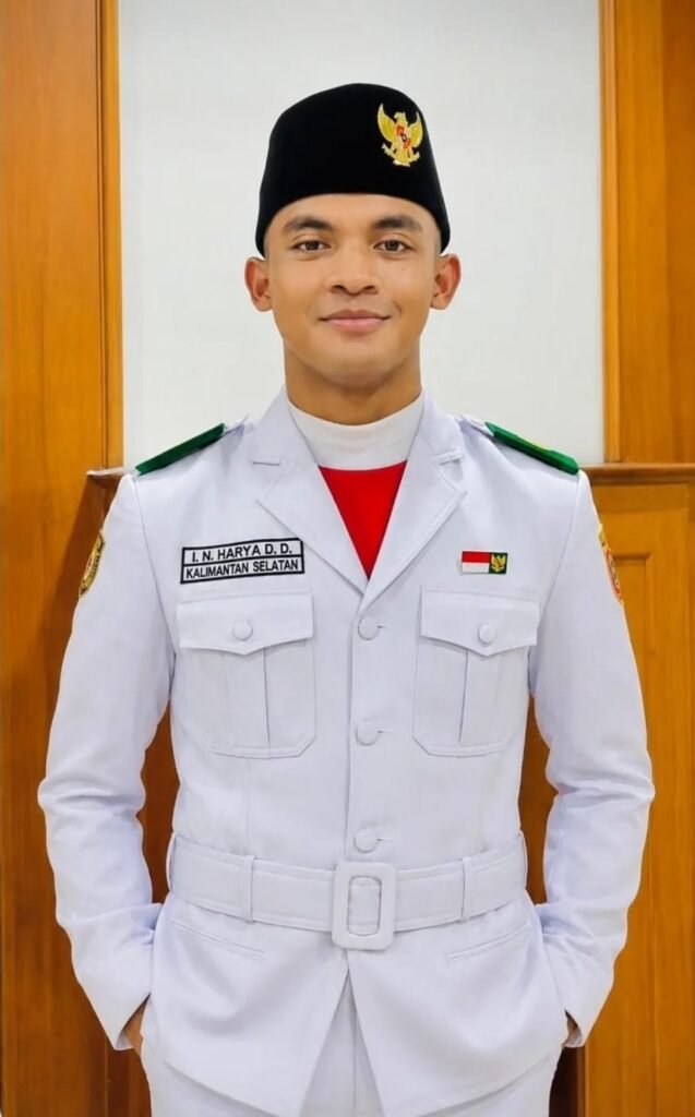I Nyoman Harya Dhanurendra Darmamukti mengenakan seragam Paskibraka Nasional 2026 sebelum menjalankan tugas di Istana Merdeka. Foto Dok Istimewa