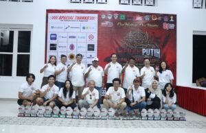 DSRT Raih Juara Teratas Seeded B di Final Kejurnas Time Rally Buleleng Pereli DSRT menunjukkan trofi hasil prestasi pada Final Kejurnas Time Rally 2026. Foto Dok Istimewa