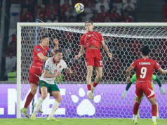 Indonesia Resmi Jadi Tuan Rumah FIFA ASEAN Cup 2026, SUGBK dan Si Jalak Harupat Dipilih Pemain Timnas Indonesia, Justin Hubner, berusaha mengahalau bola saat melawan Bulgaria dalam laga final FIFA Series 2026 di Stadion Utama Gelora Bung Karno (SUGK), Senayan, Jakarta, Senin (30/03/2026). (Bola.com/M Iqbal Ichsan)