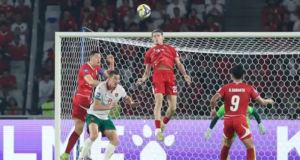 Indonesia Resmi Jadi Tuan Rumah FIFA ASEAN Cup 2026, SUGBK dan Si Jalak Harupat Dipilih Pemain Timnas Indonesia, Justin Hubner, berusaha mengahalau bola saat melawan Bulgaria dalam laga final FIFA Series 2026 di Stadion Utama Gelora Bung Karno (SUGK), Senayan, Jakarta, Senin (30/03/2026). (Bola.com/M Iqbal Ichsan)