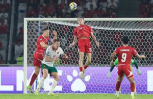 Indonesia Resmi Jadi Tuan Rumah FIFA ASEAN Cup 2026, SUGBK dan Si Jalak Harupat Dipilih Pemain Timnas Indonesia, Justin Hubner, berusaha mengahalau bola saat melawan Bulgaria dalam laga final FIFA Series 2026 di Stadion Utama Gelora Bung Karno (SUGK), Senayan, Jakarta, Senin (30/03/2026). (Bola.com/M Iqbal Ichsan)