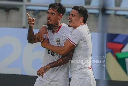 Timnas Indonesia Bertolak ke Singapura, Asa Lolos ke Semifinal Piala AFF 2026 Masih Terbuka Shayne Pattynama dan Ragnar Oratmangoen berselebrasi dalam duel Timnas Indonesia versus Timor Leste, fase grup Piala AFF 2026 di Stadion Chonburi, Thailand, Jumat (31/7/2026). (PSSI)