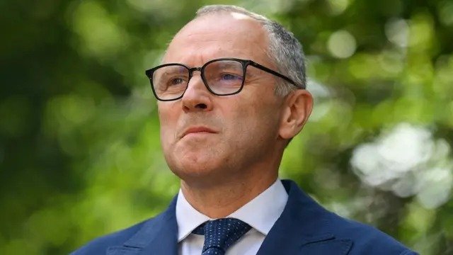 Stefano Domenicali, CEO Formula 1, bereaksi dalam resepsi perayaan 75 tahun Formula 1 di 10 Downing Street, London pusat, pada 2 Juli 2025. (Jaimi Joy/POOL/AFP)