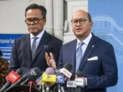Danantara Perkirakan Butuh Rp100 Triliun untuk Benahi BUMN Bermasalah Chief Executive Officer (CEO) Danantara, Rosan Perkasa Roeslani (kiri) dan Chief Operating Officer (COO) Danantara, Dony Oskaria saat menyampaikan keterangan pers di Kompleks Istana Kepresidenan, Jakarta, pada Senin (24/2/2025). (ANTARA FOTO/Muhammad Adimaja)