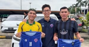 Riyan Bawa Nama Kalsel ke Liga Myanmar, Jadi Pemain Futsal Pertama dari Banua yang Go International JERSEY: Rahmatullah Hasriyanoor Hanafi mengenakan jersey M2K Futsal Club, klub Liga Futsal Myanmar asal Kota Mandalay yang menjadi pelabuhan barunya. (dok Riyan)