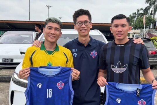 Riyan Bawa Nama Kalsel ke Liga Myanmar, Jadi Pemain Futsal Pertama dari Banua yang Go International JERSEY: Rahmatullah Hasriyanoor Hanafi mengenakan jersey M2K Futsal Club, klub Liga Futsal Myanmar asal Kota Mandalay yang menjadi pelabuhan barunya. (dok Riyan)