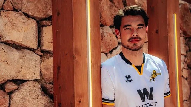 Elkan Baggott diperkenalkan secara resmi sebagai pemain Millwall, Kamis (16/7/2026). (Dok. Millwall)