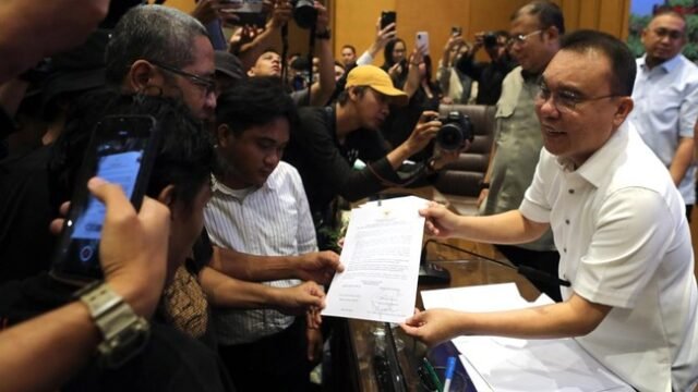 Massa AMPB bubar setelah audiensi dengan DPR, yang berkomitmen menyelesaikan RUU Perampasan Aset hingga 15 Desember 2026. (ANTARA FOTO/Asprilla Dwi Adha) Massa AMPB bubar setelah audiensi dengan DPR, yang berkomitmen menyelesaikan RUU Perampasan Aset hingga 15 Desember 2026. (ANTARA FOTO/Asprilla Dwi Adha)