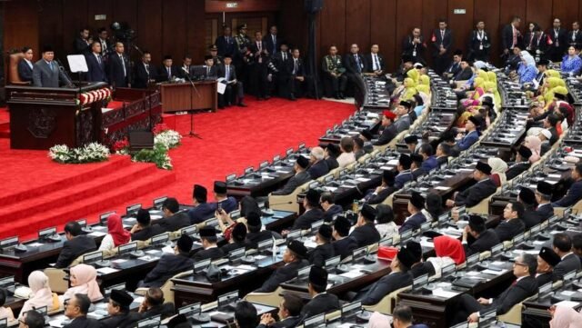 Presiden Indonesia Prabowo Subianto menyampaikan Pidato Kenegaraan tahunannya, menjelang Hari Kemerdekaan negara ini, di Jakarta, Indonesia, 15 Agustus 2025. (REUTERS/Ajeng Dinar Ulfiana) Presiden Indonesia Prabowo Subianto menyampaikan Pidato Kenegaraan tahunannya, menjelang Hari Kemerdekaan negara ini, di Jakarta, Indonesia, 15 Agustus 2025. (REUTERS/Ajeng Dinar Ulfiana)