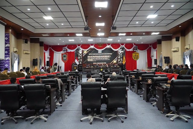 DPRD KOta Banjarmasin menggelar rapat paripurna dengan dua agenda yakni, Penetapan kesepakatan rancangan peraturan daerah (Raperda) tentang Perubahan Anggaran Pendapatan dan Belanja Daerah (APBD) Kota Banjarmasin Tahun Anggaran 2026 menjadi Peraturan Daerah (Perda) dan Penyampaikan Raperda tentang KUA PPAS APBD Tahun 2027