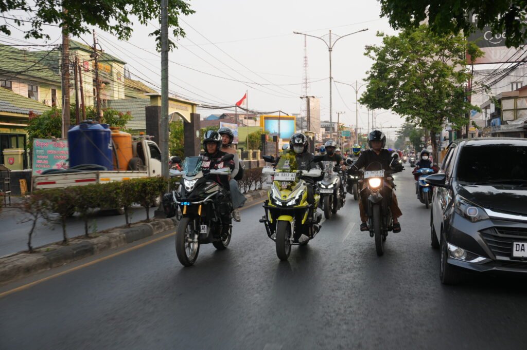Komunitas bikers Honda mengikuti city rolling dengan tetap mengutamakan keselamatan dan ketertiban berlalu lintas. Foto Dok Trio Motor