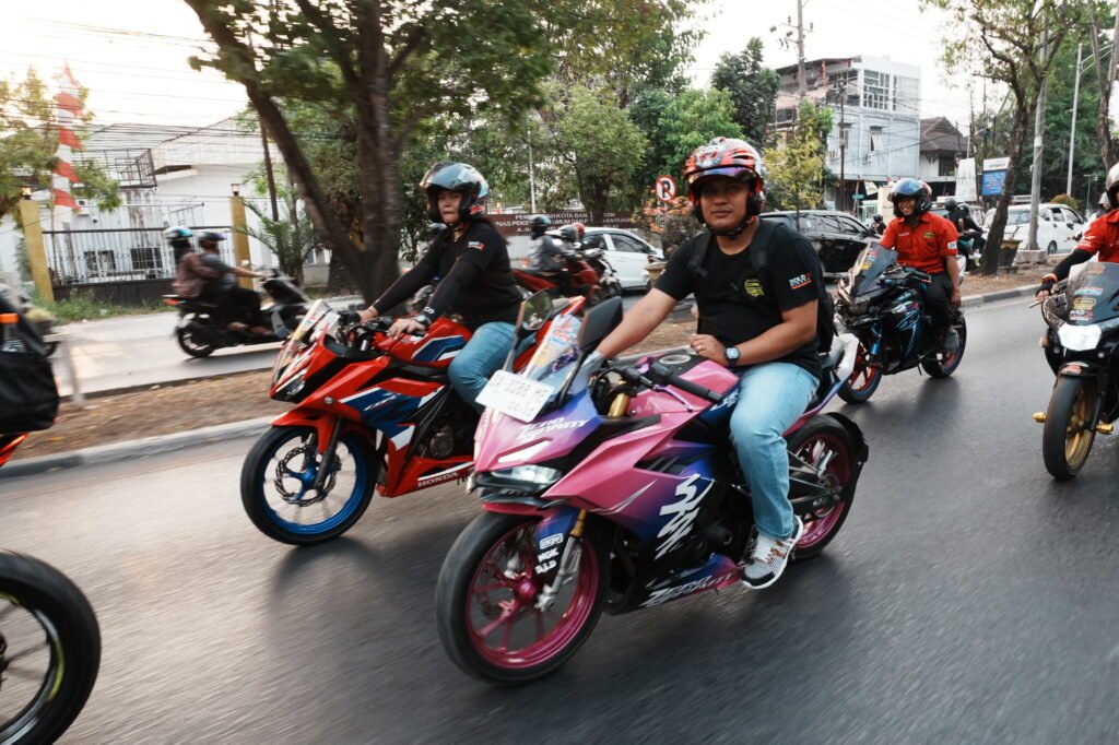 Para bikers Honda mengikuti kegiatan city rolling bersama di jalan raya Banjarmasin sebagai bagian dari rangkaian Gas ke Honda Bikers Day. Foto Dok Trio Motor