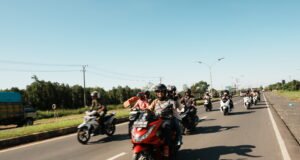 Trio Motor Bagikan Tips #Cari_Aman Berkendara Saat Musim Kemarau MUSIM KEMARAU, JANGAN ASAL GAS! Ini Tips #Cari_Aman Buat Kamu yang Naik Motor