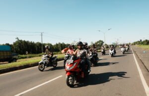 Trio Motor Bagikan Tips #Cari_Aman Berkendara Saat Musim Kemarau MUSIM KEMARAU, JANGAN ASAL GAS! Ini Tips #Cari_Aman Buat Kamu yang Naik Motor