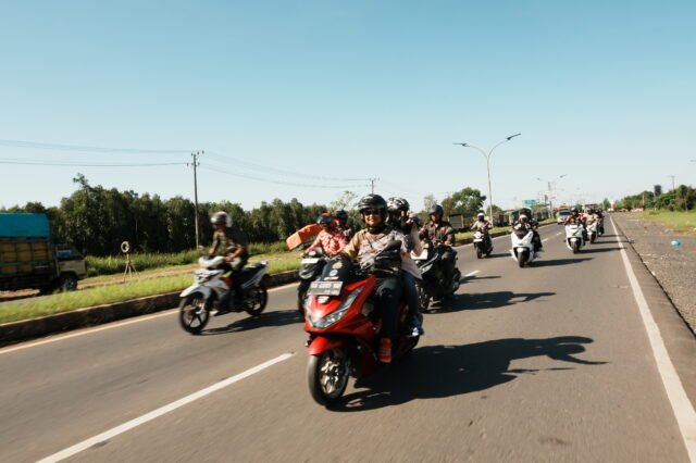 MUSIM KEMARAU, JANGAN ASAL GAS! Ini Tips #Cari_Aman Buat Kamu yang Naik Motor MUSIM KEMARAU, JANGAN ASAL GAS! Ini Tips #Cari_Aman Buat Kamu yang Naik Motor