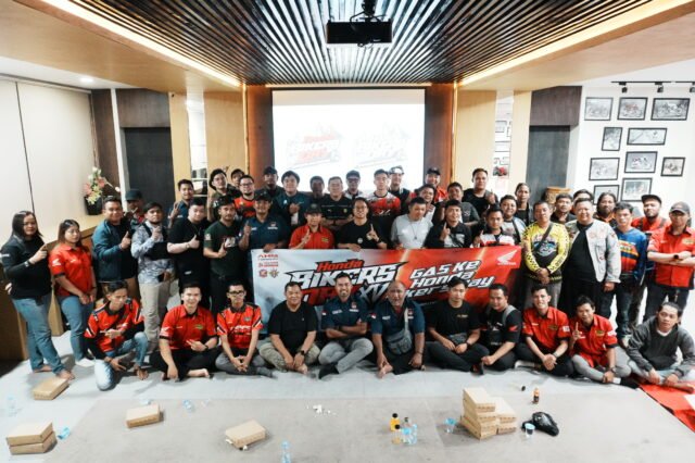Para bikers Honda berfoto bersama usai mengikuti rangkaian kegiatan Gas ke Honda Bikers Day bersama PT Trio Motor. Foto Dok Trio Motor Para bikers Honda berfoto bersama usai mengikuti rangkaian kegiatan Gas ke Honda Bikers Day bersama PT Trio Motor. Foto Dok Trio Motor