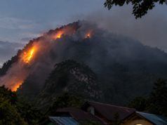 Karhutla Gunung Batu Laki HSS Sulit Dipadamkan, Medan Pegunungan Jadi Kendala Kobaran Api Melalap Kawasan Pegunungan Batu Laki, Hulu Sungai Selatan. Foto Tangkapan Layar