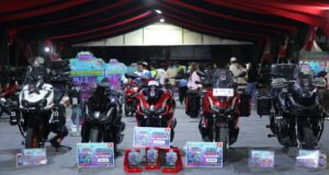 Honda Trio Motor Hadirkan Honda Modif Contest 2026, Ribuan Pengunjung Ramaikan Lapangan Murjani Deretan Motor Modifikasi Honda Mejeng di Honda Modif Contest 2026 Banjarbaru. Foto Dok Istimewa
