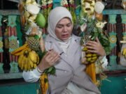 500 Peserta Ikuti Tradisi Baayun Maulid di Masjid Sultan Suriansyah Wakil Wali Kota Banjarmasin Hj. Ananda bersama peserta mengikuti prosesi Baayun Maulid yang menjadi bagian dari rangkaian peringatan Hari Jadi ke-500 Kota Banjarmasin. Foto Dok Istimewa