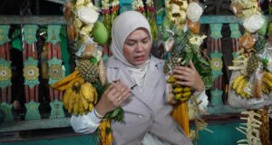 500 Peserta Ikuti Tradisi Baayun Maulid di Masjid Sultan Suriansyah Wakil Wali Kota Banjarmasin Hj. Ananda bersama peserta mengikuti prosesi Baayun Maulid yang menjadi bagian dari rangkaian peringatan Hari Jadi ke-500 Kota Banjarmasin. Foto Dok Istimewa