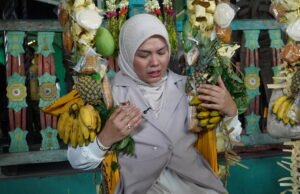 500 Peserta Ikuti Tradisi Baayun Maulid di Masjid Sultan Suriansyah Wakil Wali Kota Banjarmasin Hj. Ananda bersama peserta mengikuti prosesi Baayun Maulid yang menjadi bagian dari rangkaian peringatan Hari Jadi ke-500 Kota Banjarmasin. Foto Dok Istimewa