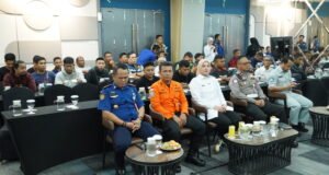 Edukasi Safety Riding Digelar, Keselamatan Relawan Pemadam Banjarmasin Jadi Perhatian Wakil Wali Kota Banjarmasin Hj. Ananda, Kepala Disdamkarmat Kota Banjarmasin Hendro, narasumber, serta para relawan pemadam kebakaran Ikuti Edukasi Safety Driving dan Pertolongan Pertama di Banjarmasin. Foto Dok Istimewa