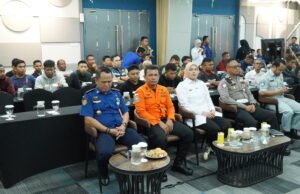 Edukasi Safety Riding Digelar, Keselamatan Relawan Pemadam Banjarmasin Jadi Perhatian Wakil Wali Kota Banjarmasin Hj. Ananda, Kepala Disdamkarmat Kota Banjarmasin Hendro, narasumber, serta para relawan pemadam kebakaran Ikuti Edukasi Safety Driving dan Pertolongan Pertama di Banjarmasin. Foto Dok Istimewa