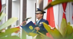 Harhubnas 2026, Wali Kota Yamin Dorong Transportasi Beri Manfaat Nyata bagi Masyarakat Wali Kota Banjarmasin H.M. Yamin HR menyampaikan amanat dalam peringatan Hari Perhubungan Nasional (Harhubnas) 2026. Foto Dok Istimewa