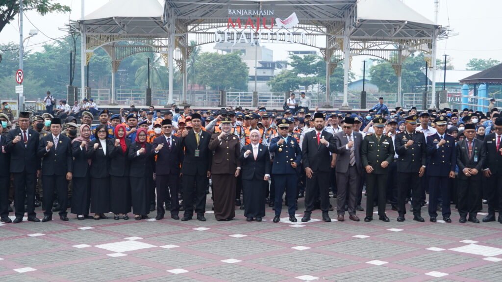 Wali Kota Banjarmasin H.M. Yamin HR bersama jajaran Forkopimda dan peserta upacara Harhubnas 2026. Foto Dok Istimewa