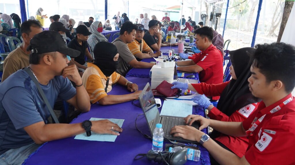 Warga Mengikuti Pemeriksaan Kesehatan Gratis dalam Rangkaian Bakti Sosial. Foto Dok Istimewa