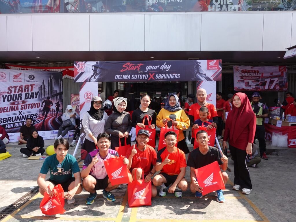 Peserta dan Panitia Berfoto Bersama Usai Fun Run Delima Sutoyo. Foto Dok Trio Motor