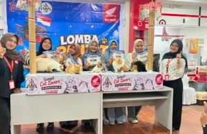 Trio Motor Sampit Gelar Lomba Panjat Pinang Kucing, Total Hadiah Rp3 Juta Trio Motor Sampit Gelar Lomba Panjat Pinang Kucing. Foto Dok Trio Motor