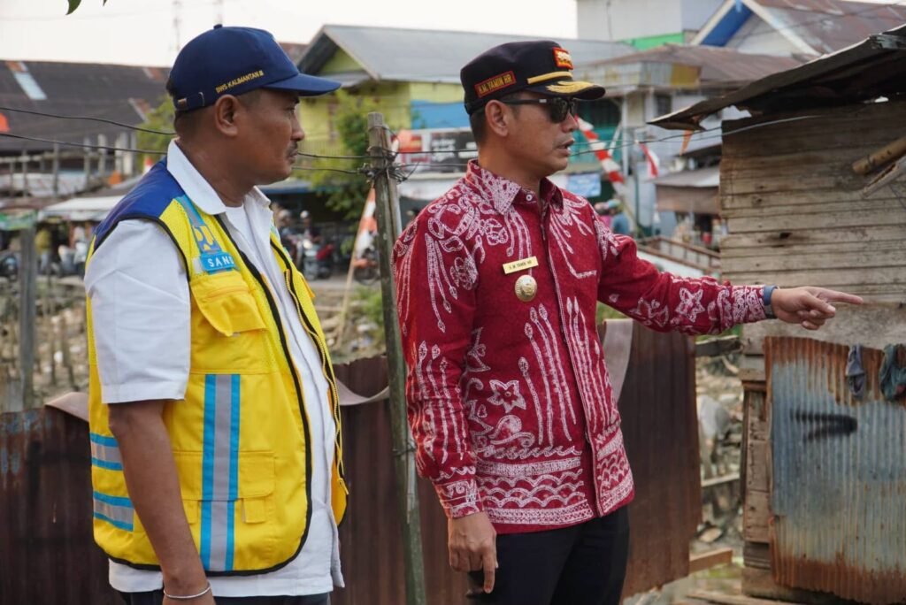 Wali Kota Banjarmasin H. M. Yamin HR Pantau Penanganan Sungai Pekapuran. Foto Dok Istimewa
