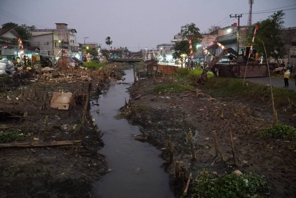 Peninjauan Kondisi Sungai dan Permukiman di Kawasan Pekapuran. Foto Dok Istimewa