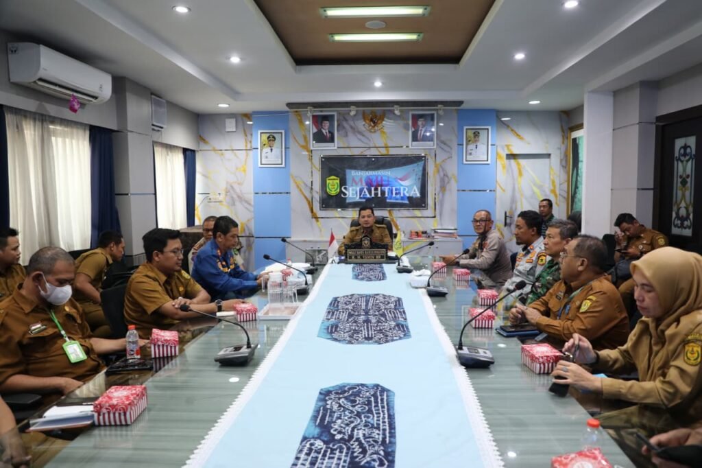 Sekda Banjarmasin Pimpin Rapat Penanganan Karhutla. Foto Dok Istimewa
