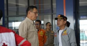 Wali Kota Banjarmasin Kawal Langsung Rencana Evakuasi KM Virgo 08 Wali Kota Banjarmasin H.M. Yamin HR turun langsung ke Pelabuhan Trisakti, Minggu (13/9/2026). Foto Dok Istimewa
