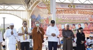 Doa Bersama Enam Agama Warnai Peringatan 500 Tahun Kota Banjarmasin Perwakilan enam agama mengikuti doa bersama dalam rangkaian peringatan Hari Jadi ke-500 Kota Banjarmasin di Halaman Balai Kota Banjarmasin, Minggu (20/9/2026). Foto Dok Istimewa