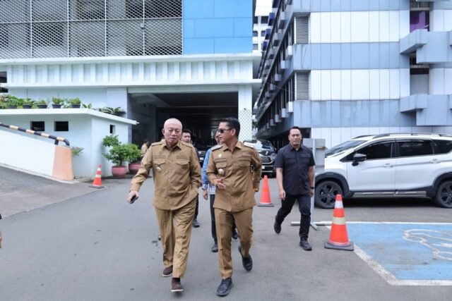 Wali Kota Banjarmasin H.M. Yamin HR bersama Gubernur Kalsel H Muhidin. Foto Dok Istimewa Wali Kota Banjarmasin H.M. Yamin HR bersama Gubernur Kalsel H Muhidin. Foto Dok Istimewa