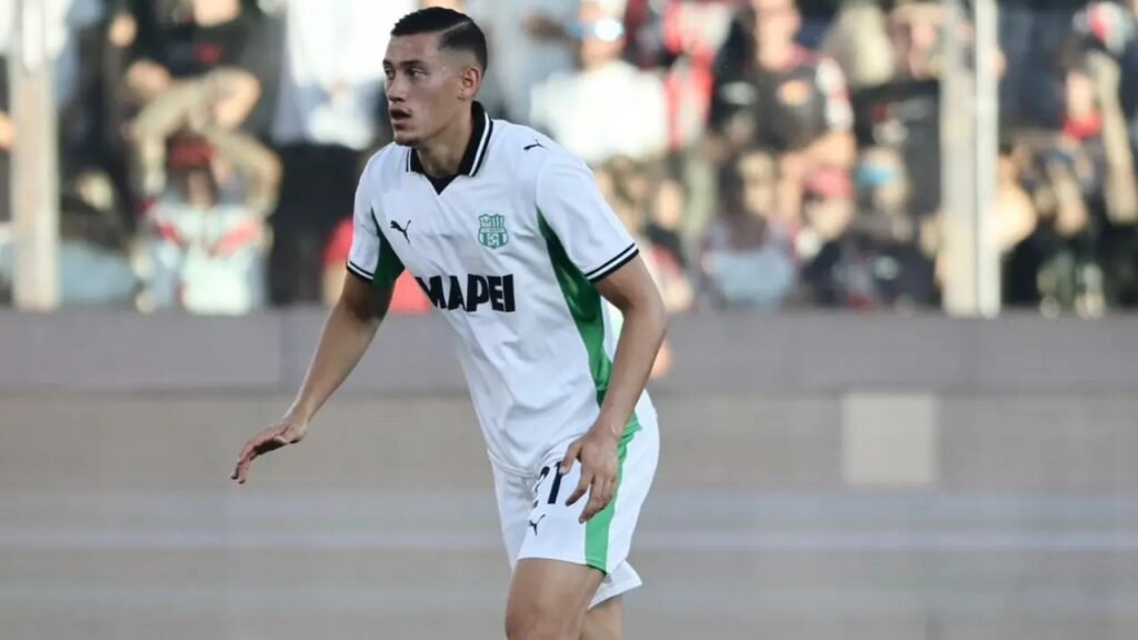 Jay Idzes di laga tandang Sassuolo Serie A musim 2025/26. (Dok. X @SassuoloUS)