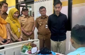 Gibran Tinjau Korban Dugaan Keracunan MBG di Batang, Keamanan Makanan Diminta Jadi Prioritas Gibran Kunjungi Korban Keracunan MBG di Batang. Humas Pemprov Jateng
