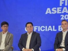 John Herdman Bidik Gelar FIFA ASEAN Cup 2026 Bersama Timnas Indonesia Pelatih timnas Indonesia John Herdman bersama ketua umum PSSI Erick Thohir dan Direktur Utama EMTEK Media saat Jumpa Pers EMTEK Media sebagai Official Broadcaster FIFA ASEAN Cup 2026 (Thomas/Liputan6.com)