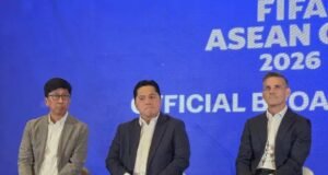 John Herdman Bidik Gelar FIFA ASEAN Cup 2026 Bersama Timnas Indonesia Pelatih timnas Indonesia John Herdman bersama ketua umum PSSI Erick Thohir dan Direktur Utama EMTEK Media saat Jumpa Pers EMTEK Media sebagai Official Broadcaster FIFA ASEAN Cup 2026 (Thomas/Liputan6.com)