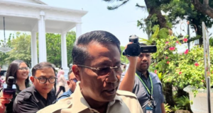 Prabowo Panggil Sejumlah Pejabat ke Istana, Bahas Pengentasan Masalah Narkoba Foto: Menteri Hukum Supratman Andi Agtas tiba di Istana Kepresidenan, Jakarta, Selasa (29/9/2026). (CNBC Indonesia/Emir Yanwardhana)