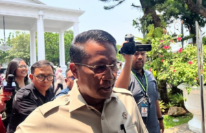 Prabowo Panggil Sejumlah Pejabat ke Istana, Bahas Pengentasan Masalah Narkoba Foto: Menteri Hukum Supratman Andi Agtas tiba di Istana Kepresidenan, Jakarta, Selasa (29/9/2026). (CNBC Indonesia/Emir Yanwardhana)