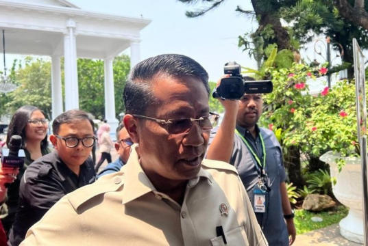 Prabowo Panggil Sejumlah Pejabat ke Istana, Bahas Pengentasan Masalah Narkoba Foto: Menteri Hukum Supratman Andi Agtas tiba di Istana Kepresidenan, Jakarta, Selasa (29/9/2026). (CNBC Indonesia/Emir Yanwardhana)