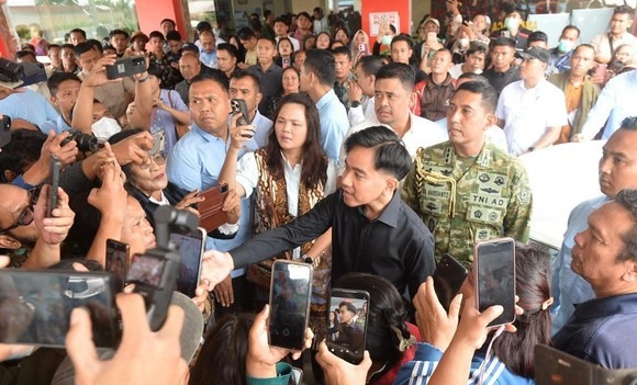 Wapres Gibran menyentil keras aksi karyawan SPPG di Bantul yang mengejek korban keracunan Makan Bergizi Gratis (MBG). CNN Indonesia/ Farida Noris Wapres Gibran menyentil keras aksi karyawan SPPG di Bantul yang mengejek korban keracunan Makan Bergizi Gratis (MBG). CNN Indonesia/ Farida Noris