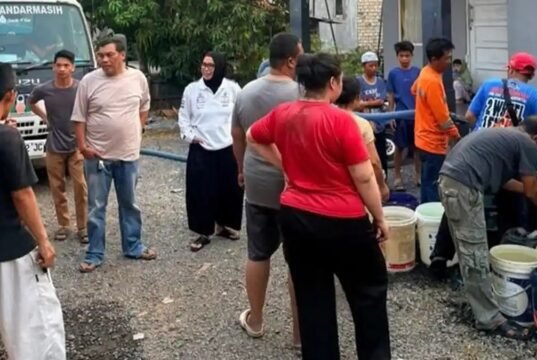 Air PAM Bandarmasih Darurat Mulai Disalurkan, Hanya untuk MCK AIR BERSIH- Penyaluran air bersih PAM Bandarmasih ke wilayah Banjarmasih terdampak darurat air di musim kemarau.