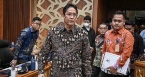 Prabowo Resmi Ganti Purbaya dengan Suahasil Nazara sebagai Menkeu Mantan Menteri Keuangan Purbaya Yudhi Sadewa (kedua kiri) tiba untuk mengikuti rapat kerja dengan Badan Anggaran (Banggar) DPR di Kompleks Parlemen, Jakarta, Senin (07/09).