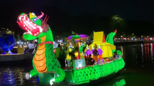 Hari Jadi ke-499 Kota Banjarmasin 2025, Jukung Hias Berbentuk Naga Semarakkan Sungai Martapura. Foto Dok Istimewa